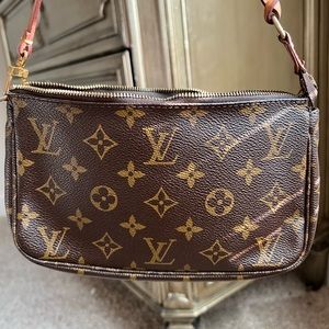 Authentic Louis Vuitton vintage pochette accessories bag (mini)